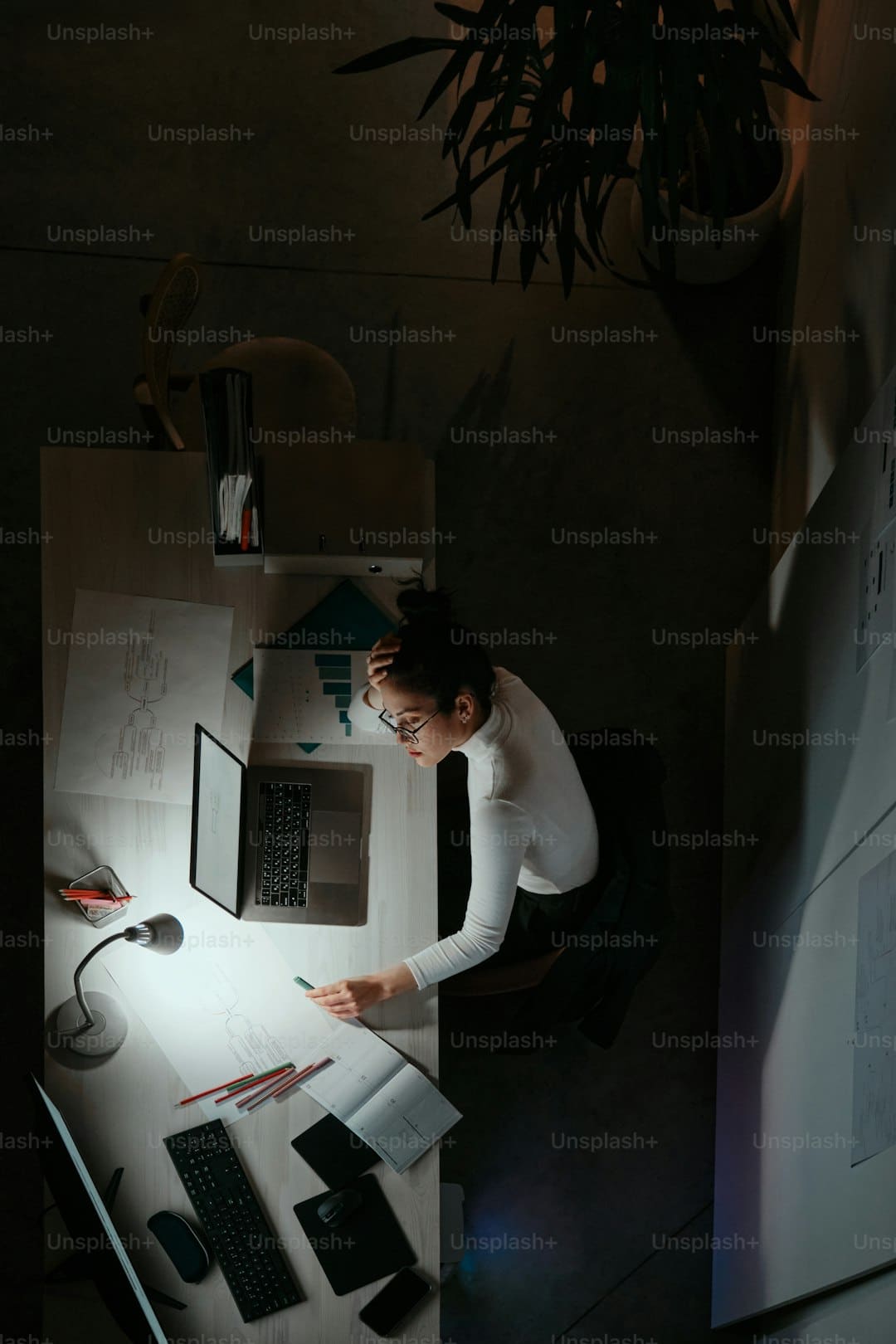 王晓晨泳装写真冷艳吗?展示曼妙身段与自傲魅力